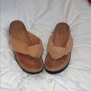 Chic Tan Knot Sandals